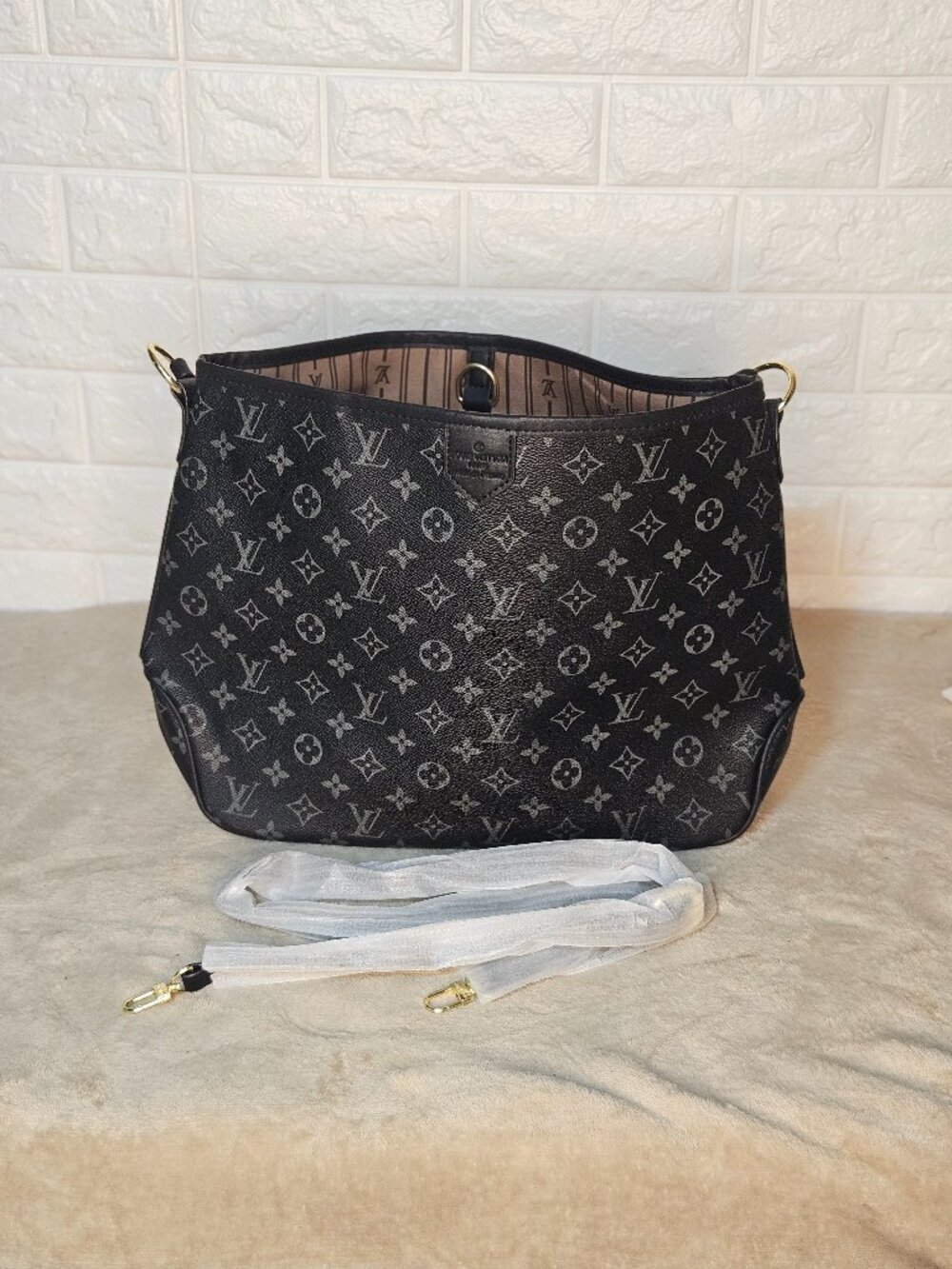 White Multicolor Logo Print Women's Shoulder Bag - Picture 3 of 3